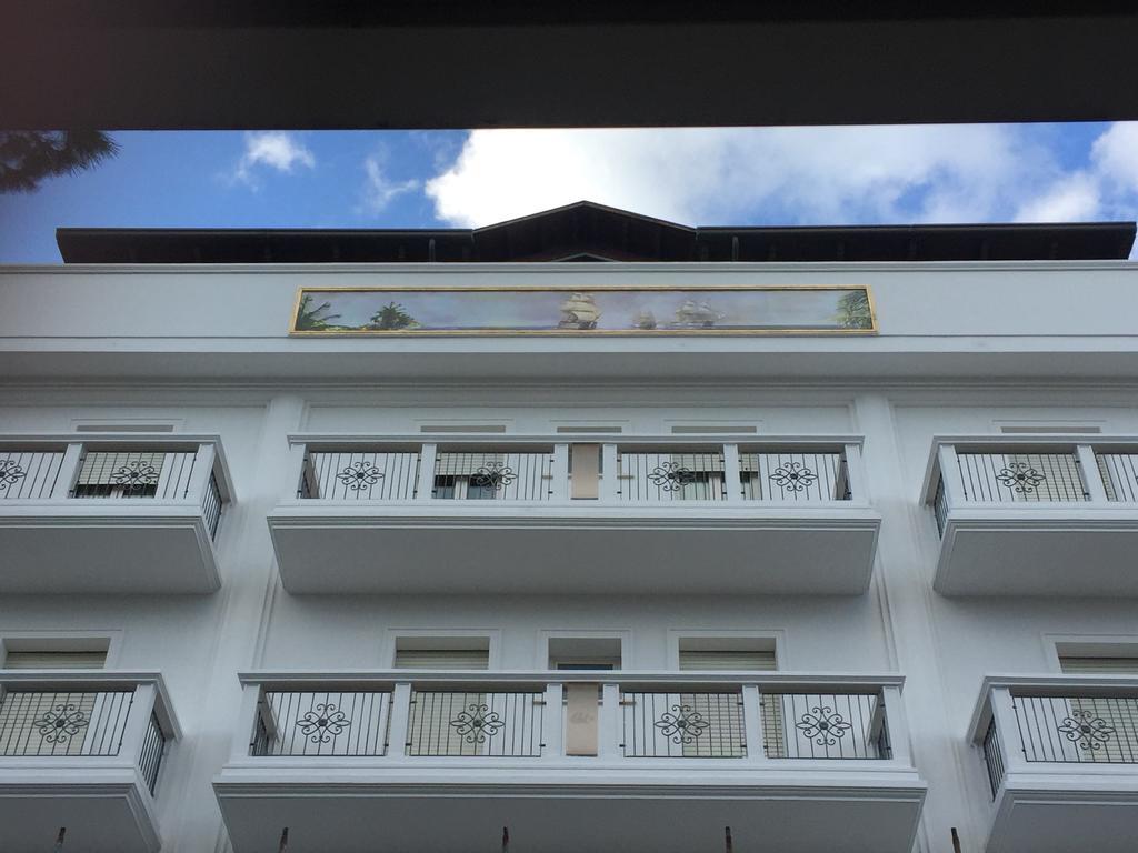 Hotel Residence Veliero Riccione Exterior photo